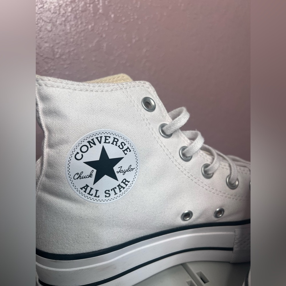 Women’s White Converse Chuck Taylor All Star Platform Converse.